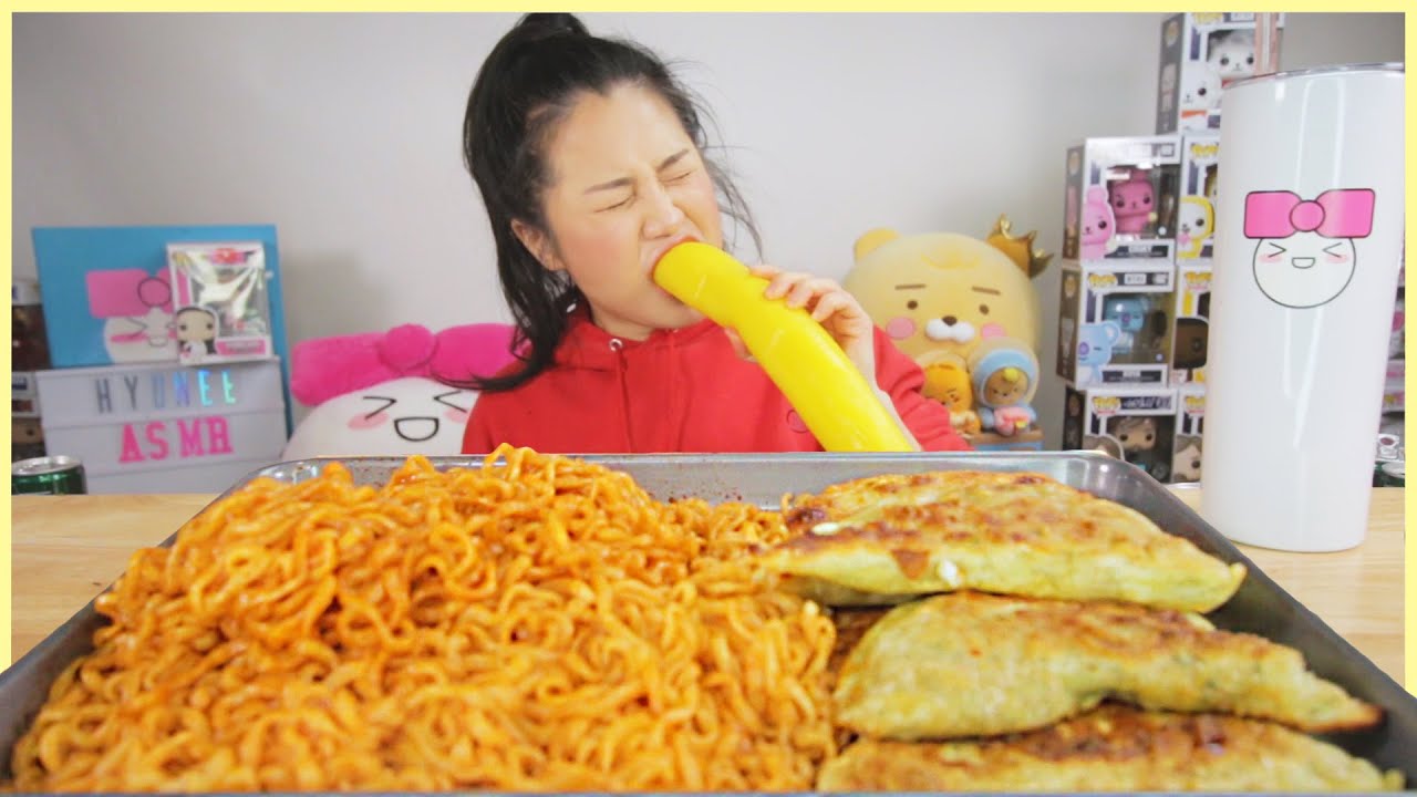 NUCLEAR FIRE NOODLES + HUGE SPICY SZECHUAN DUMPLINGS l MUKBANG