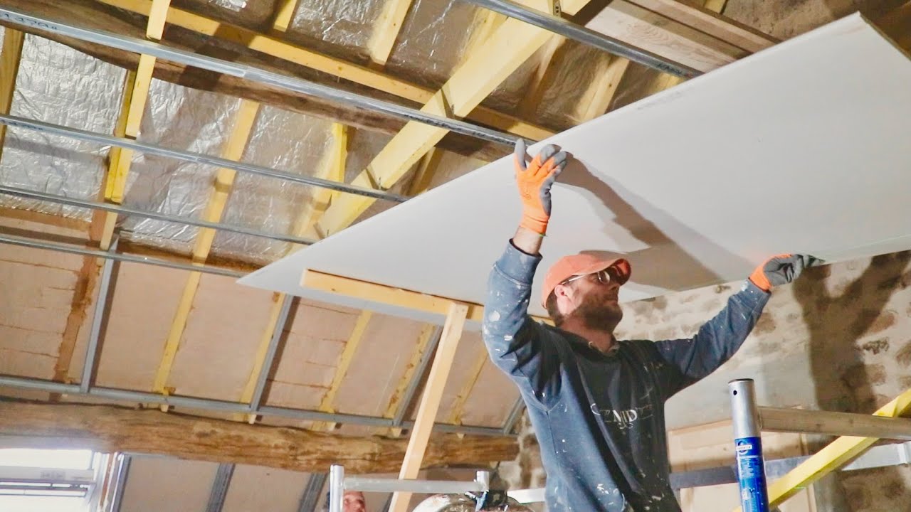 S5A26. Gipsplaat plafond plaatsen tegen metalen frame