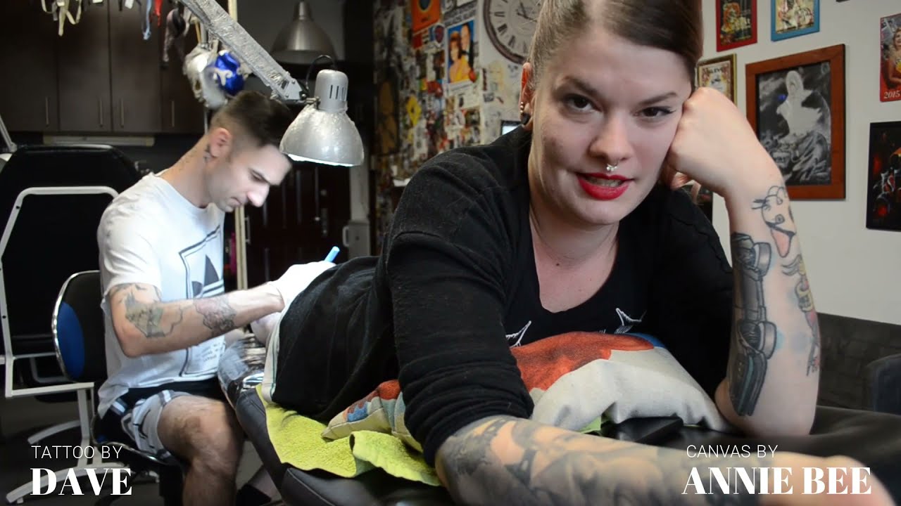 Studio Life Everest Tattoo - Artist: Dave - Annie-Bee vádli kalligráfia