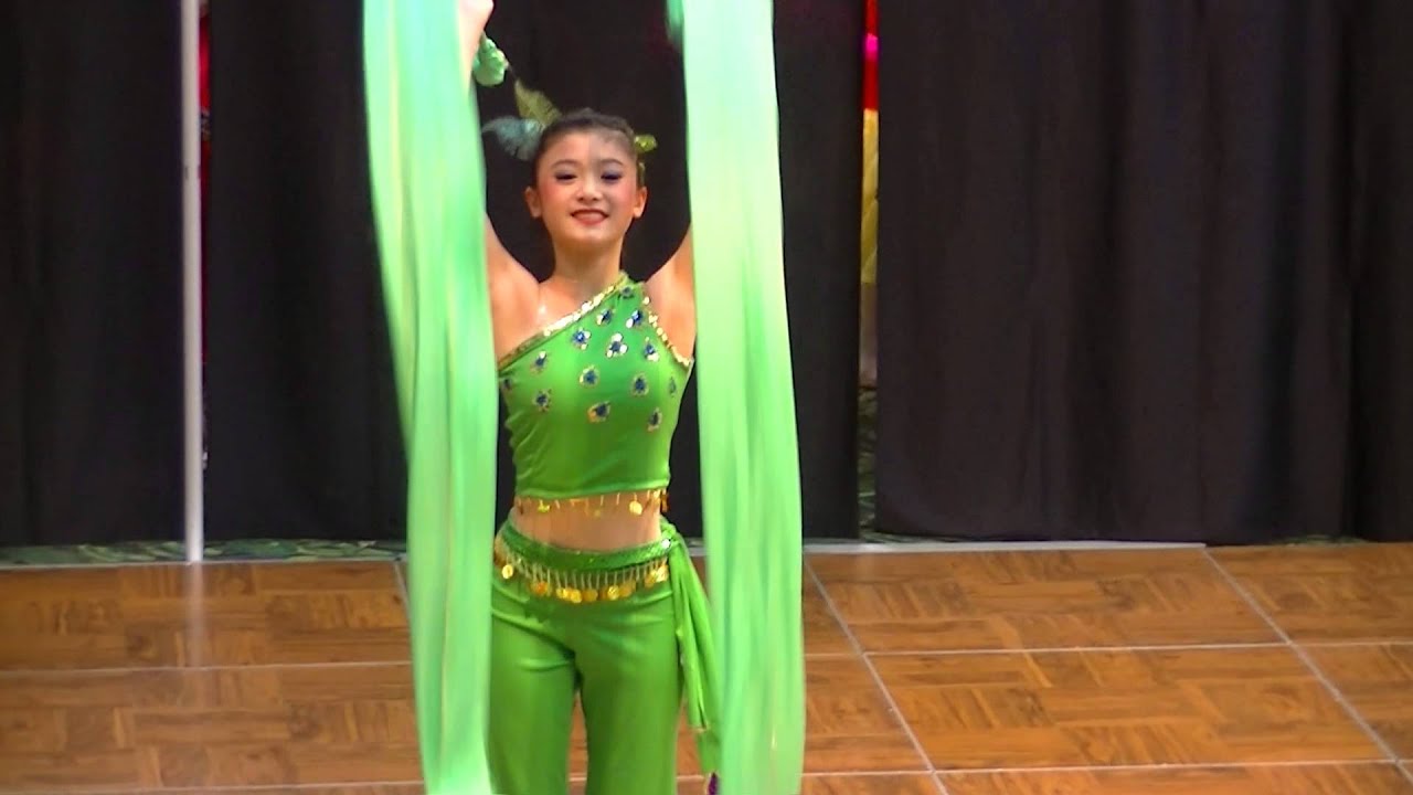 Chinese Ribbon Dance 彩帶舞