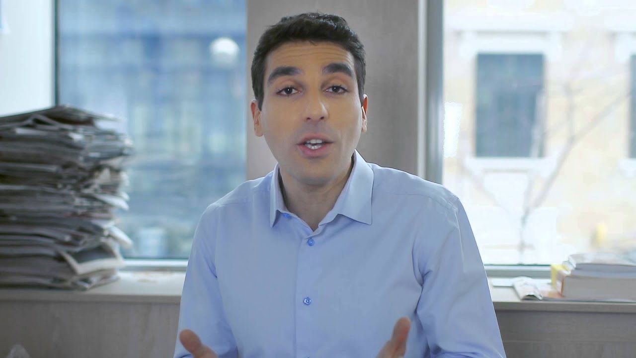 Le mot fianc&eacute;(e) par Mohamed Kaci - TV5MONDE