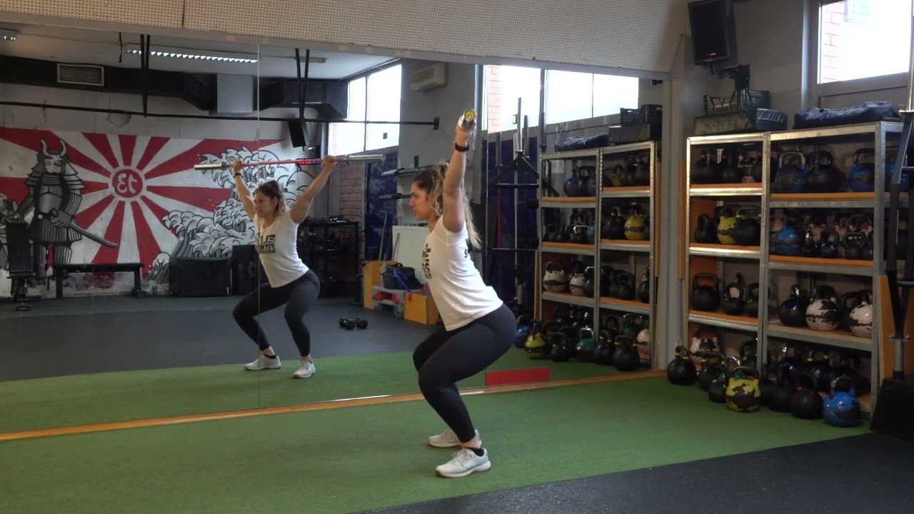 Overhead squat - počep z bremenom nad glavo  - bočno
