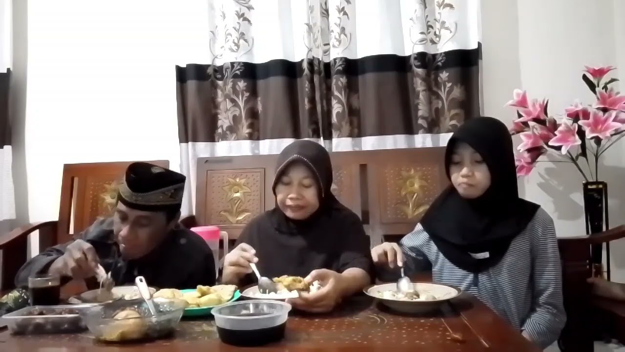 Buka puasa dengan menu seadanya🫶