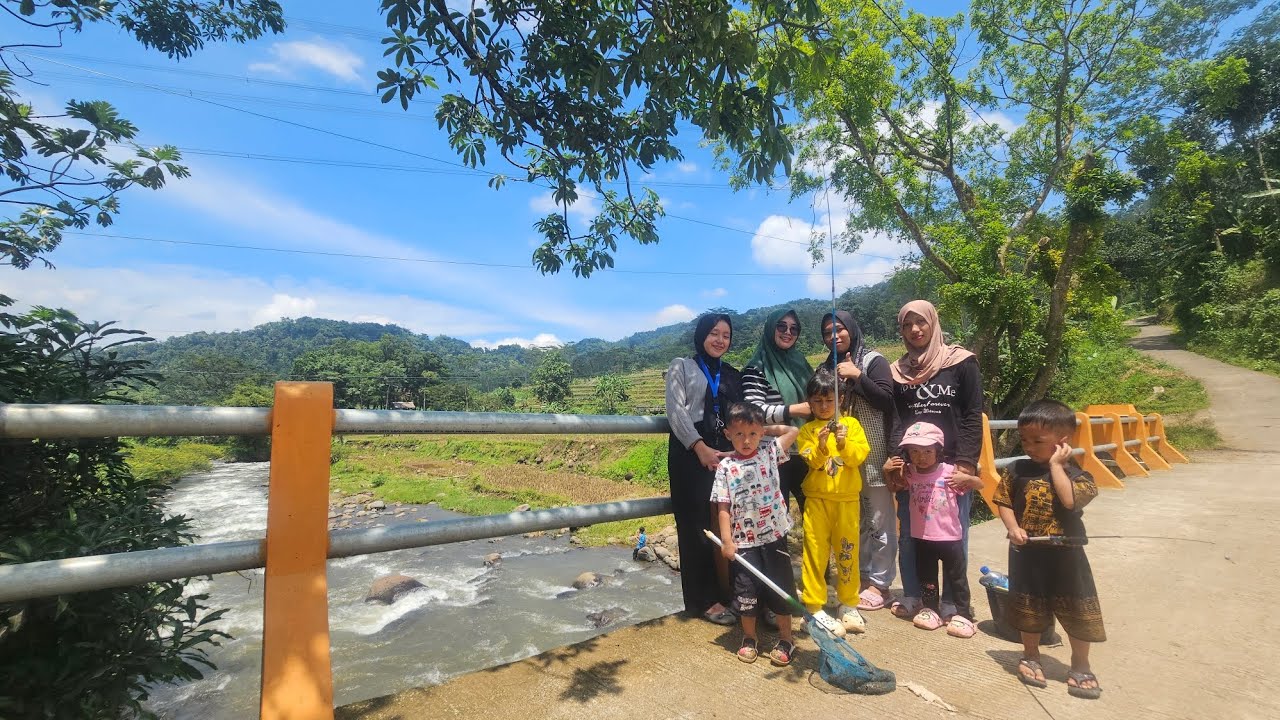 Memburu keong di Kalioso