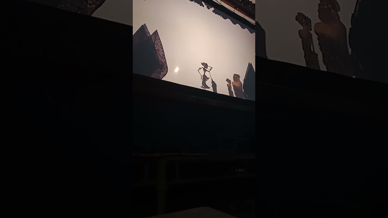 Tari Gleyong Wayang Kulit