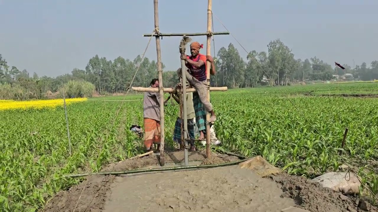 মেশিন বসানোর জন্য মাটি খোঁড়া হচ্ছে। 