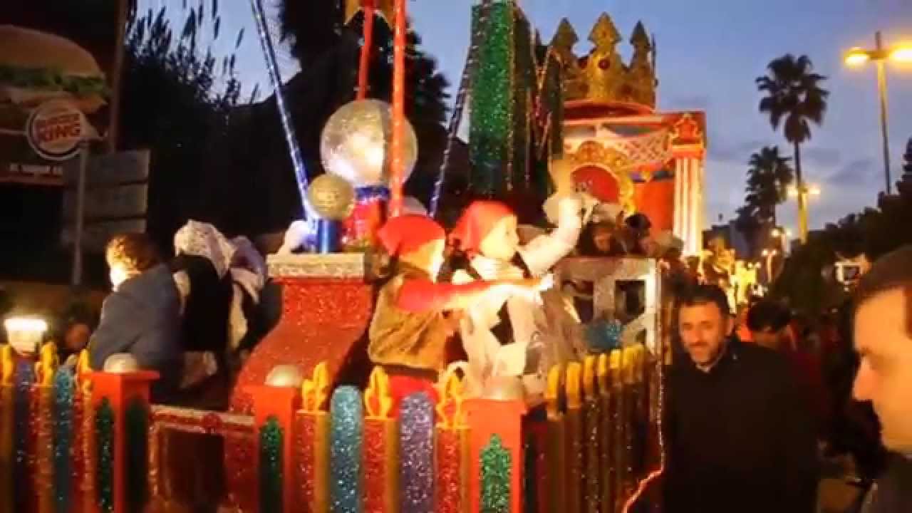 La cabalgata de los Reyes Magos recorre las calles de Algeciras