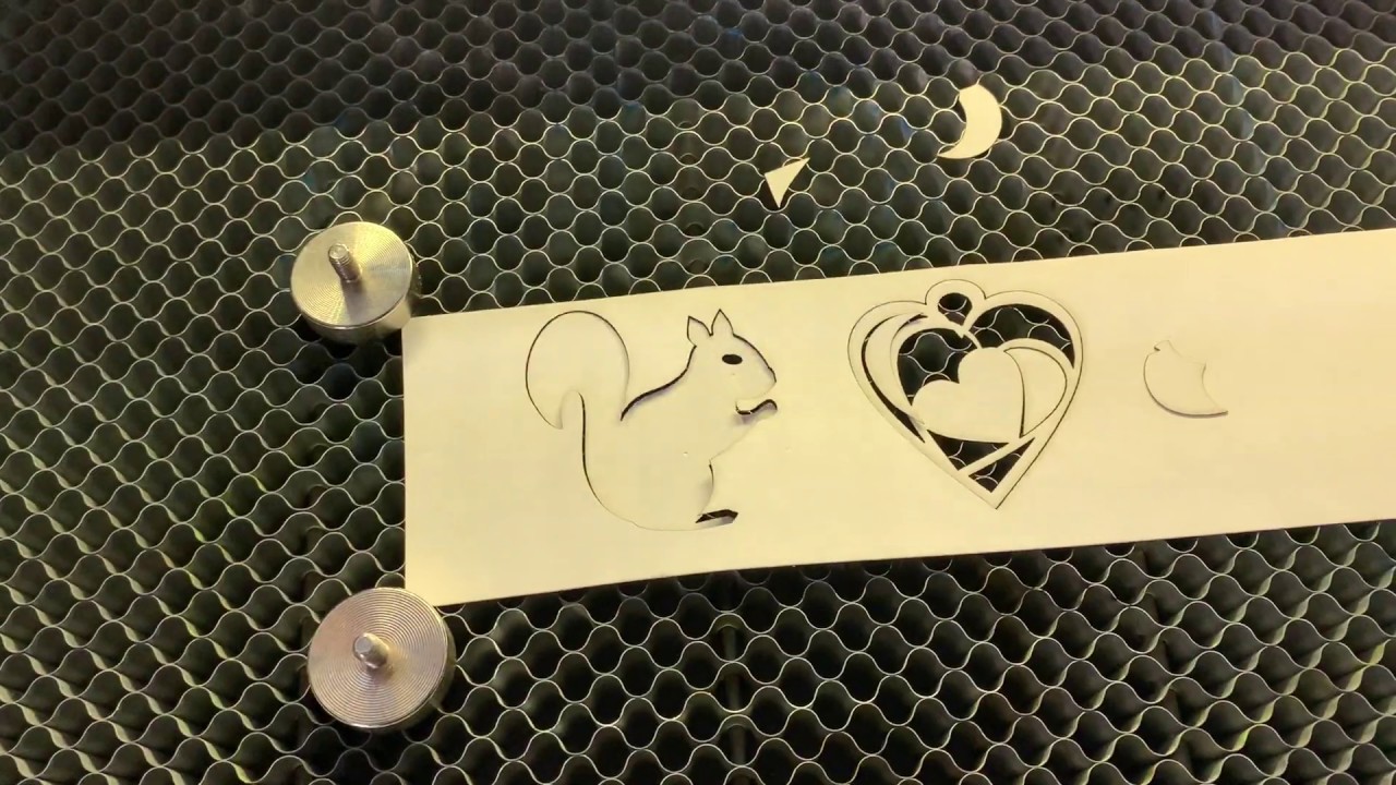 Taglio laser su cartoncino
