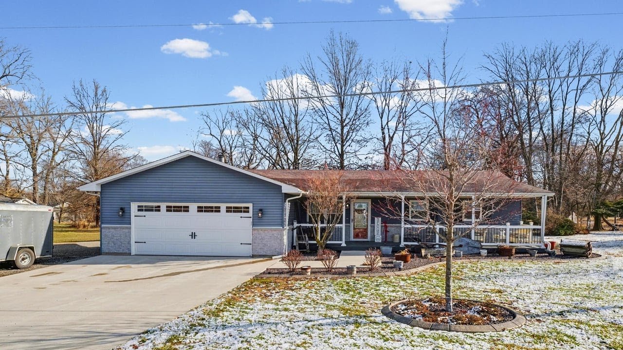 808 Spring Lake Rd, Mahomet, IL