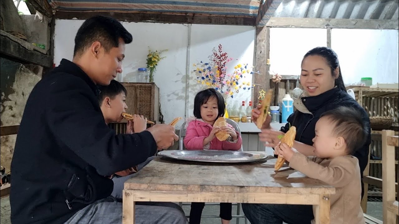 Daily life in a mountain village: simple bread for breakfast - traditional cabbage rolls for dinner.