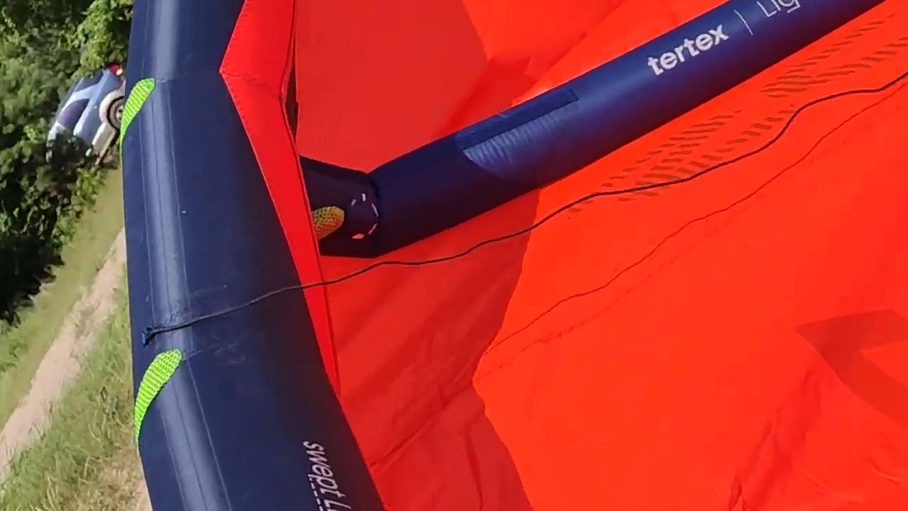CrazyFly Sculp 2023 kite (strut crease by pumping)