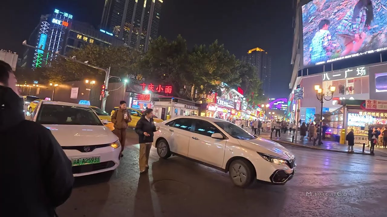 【4K】赛博重庆 2026：穿过好吃街的人海，镜头记录下雾都最极致的深夜光影
