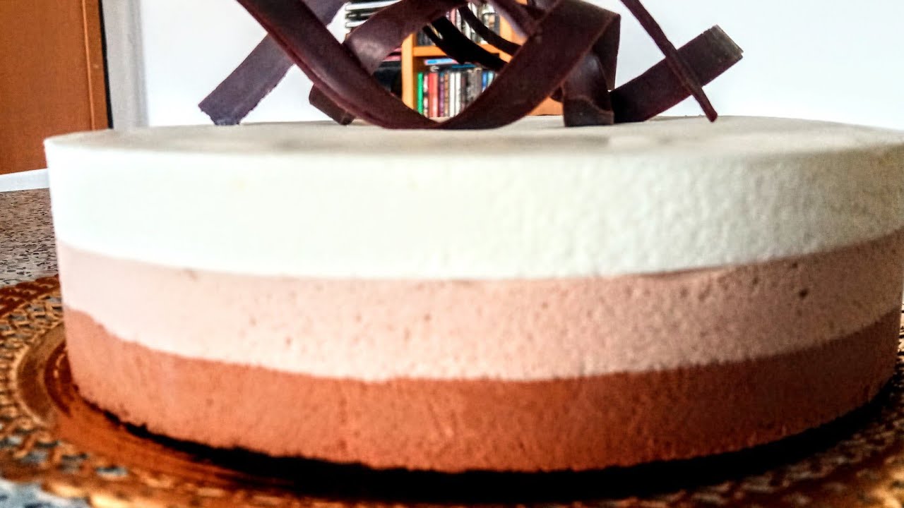 Torta Mousse3Cioccolati con biscotto al cacao senza farina