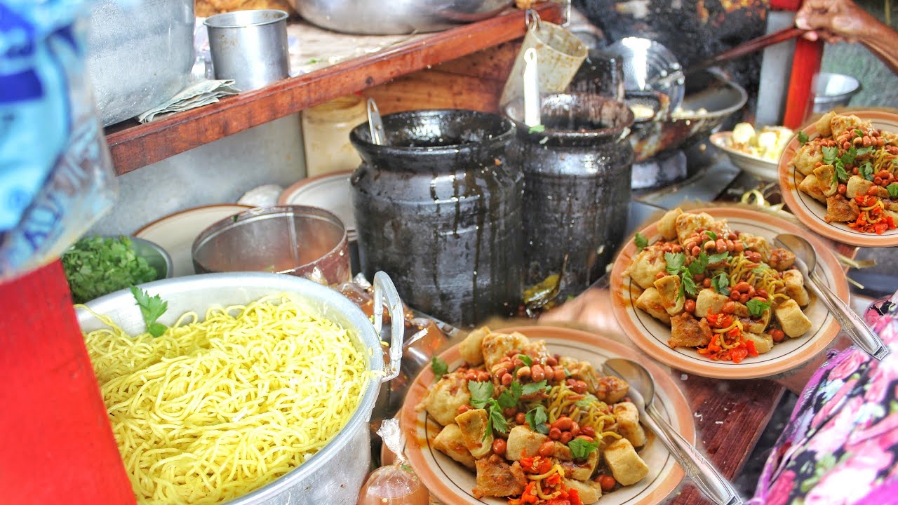 BAPAK INI DULU BERKELILING JUALAN TAHU KUPAT, TERNYATA SEHARI HABIS 1000 KUPAT, INDONESIAN FOOD