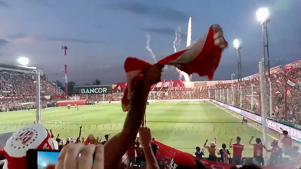 RECIBIMIENTO DE LA HINCHADA DE INSTITUTO DESDE POPULAR SUR !!! IMPRESIONANTE. FINAL REDUCIDO