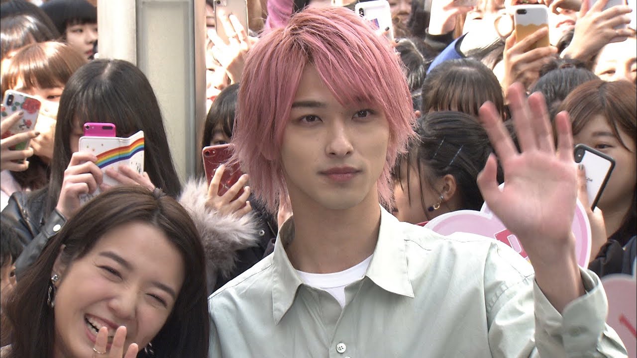 横浜流星＆上白石萌音、竹下通りねり歩きでパニック！　映画『L♡DK ひとつ屋根の下、「スキ」がふたつ。』原宿イベント