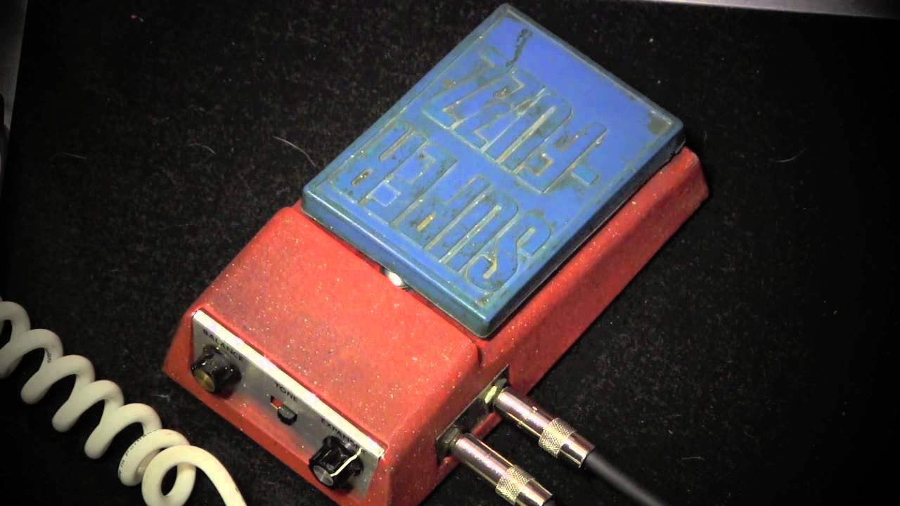 Демонстрация красно-синей версии педали Univox SUPER FUZZ с усилителем Kingbee Strat и Mojo