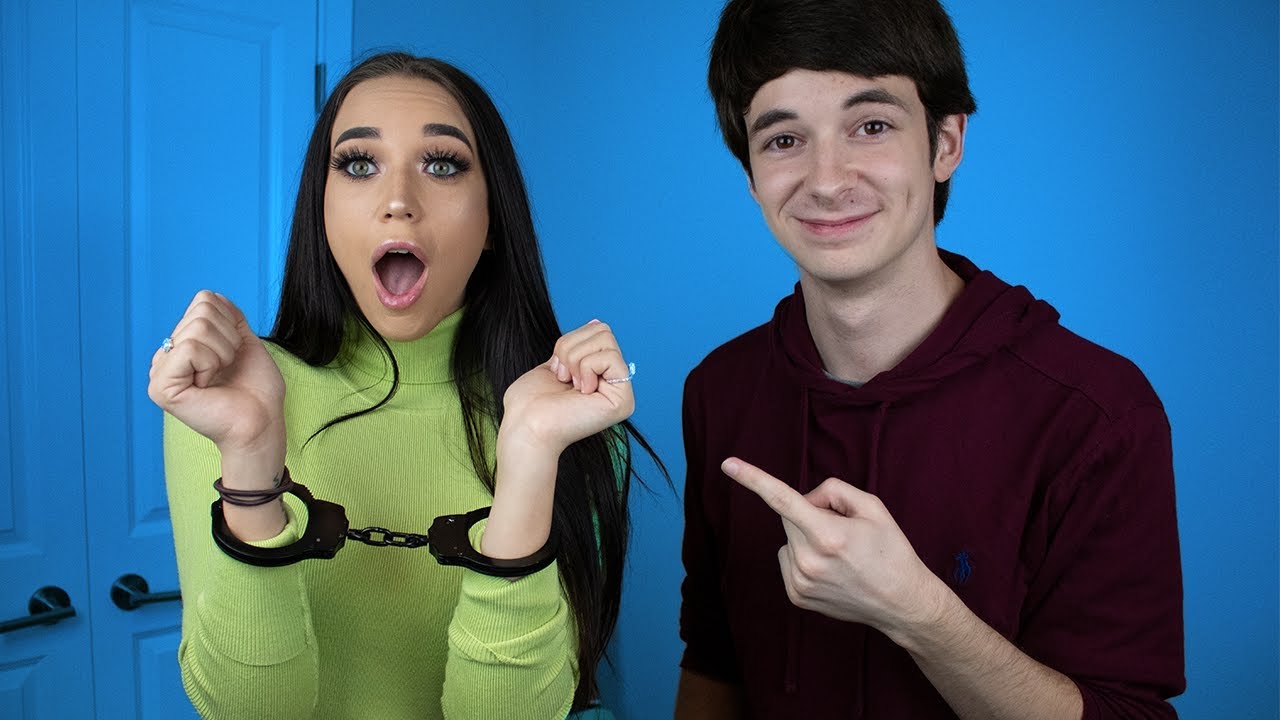 Magician Handcuffs an Instagram Model (Escape Challenge)