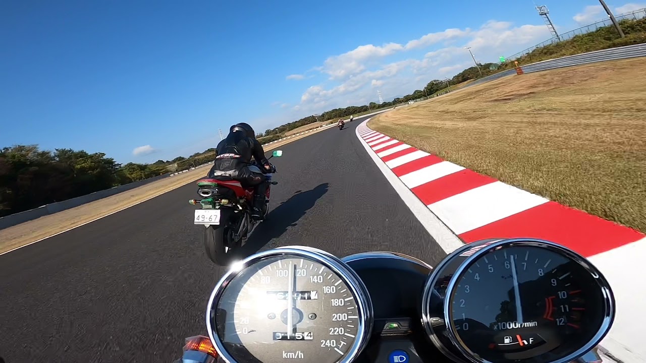 2021/11/16  鈴鹿サーキット　バトラックス走行会　一本目　ゼファー750 ヨシムラ　キャブ　オオニシヒートマジック