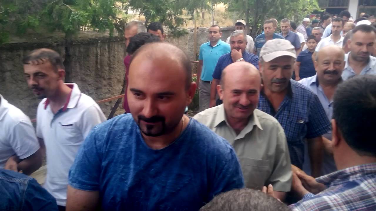KAVŞUTDA BAYRAM NAMAZI CIKIŞI