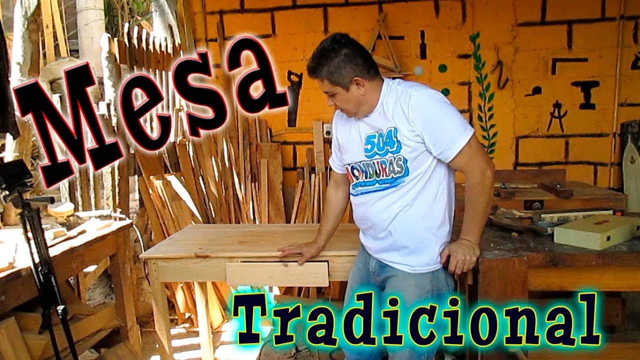 Mesa tradicional con gaveta