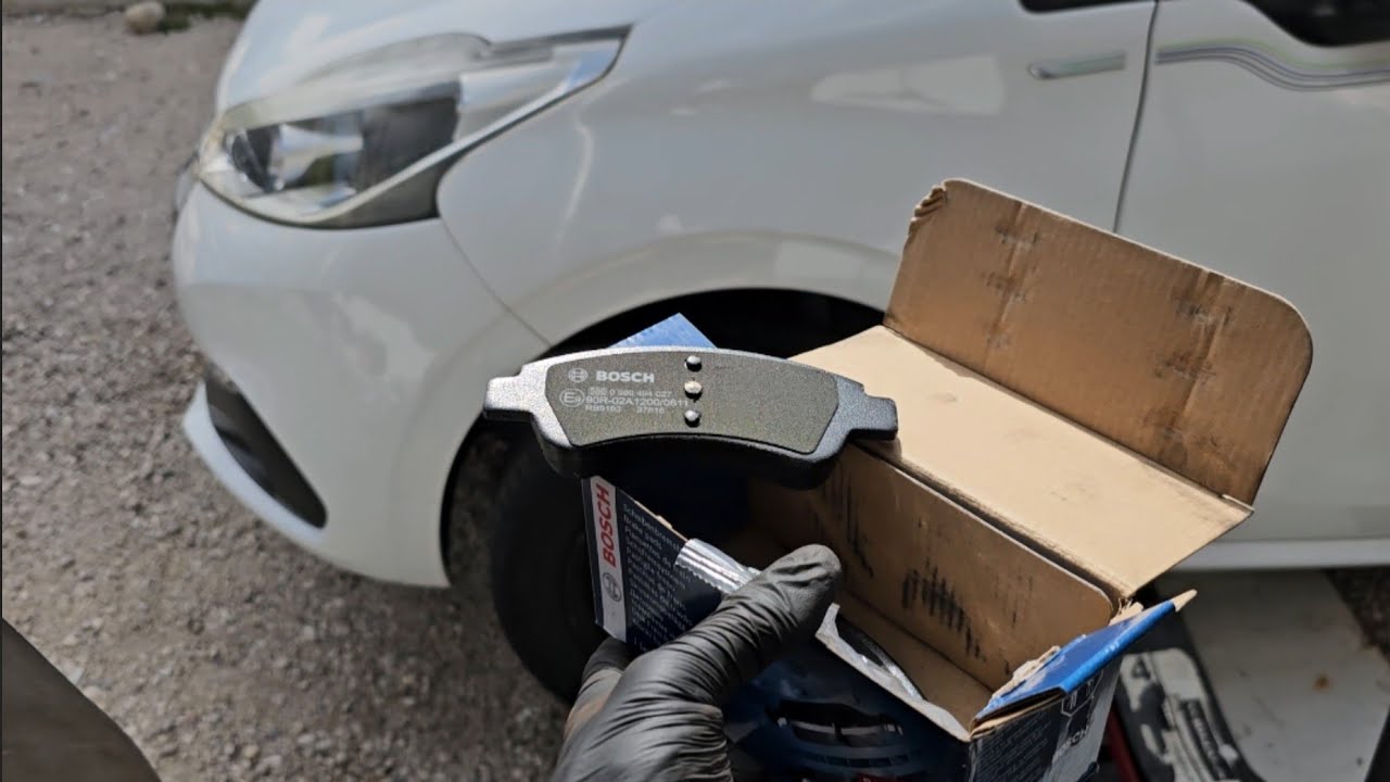 Remplacer des plaquettes de Frein Avant Peugeot 208