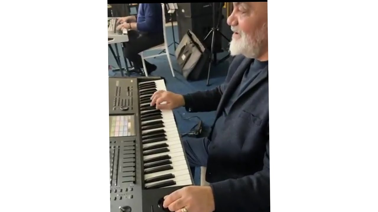 ionica Zeus canta manele cu keybordu în premiera !!!! 😍⭐❤❗