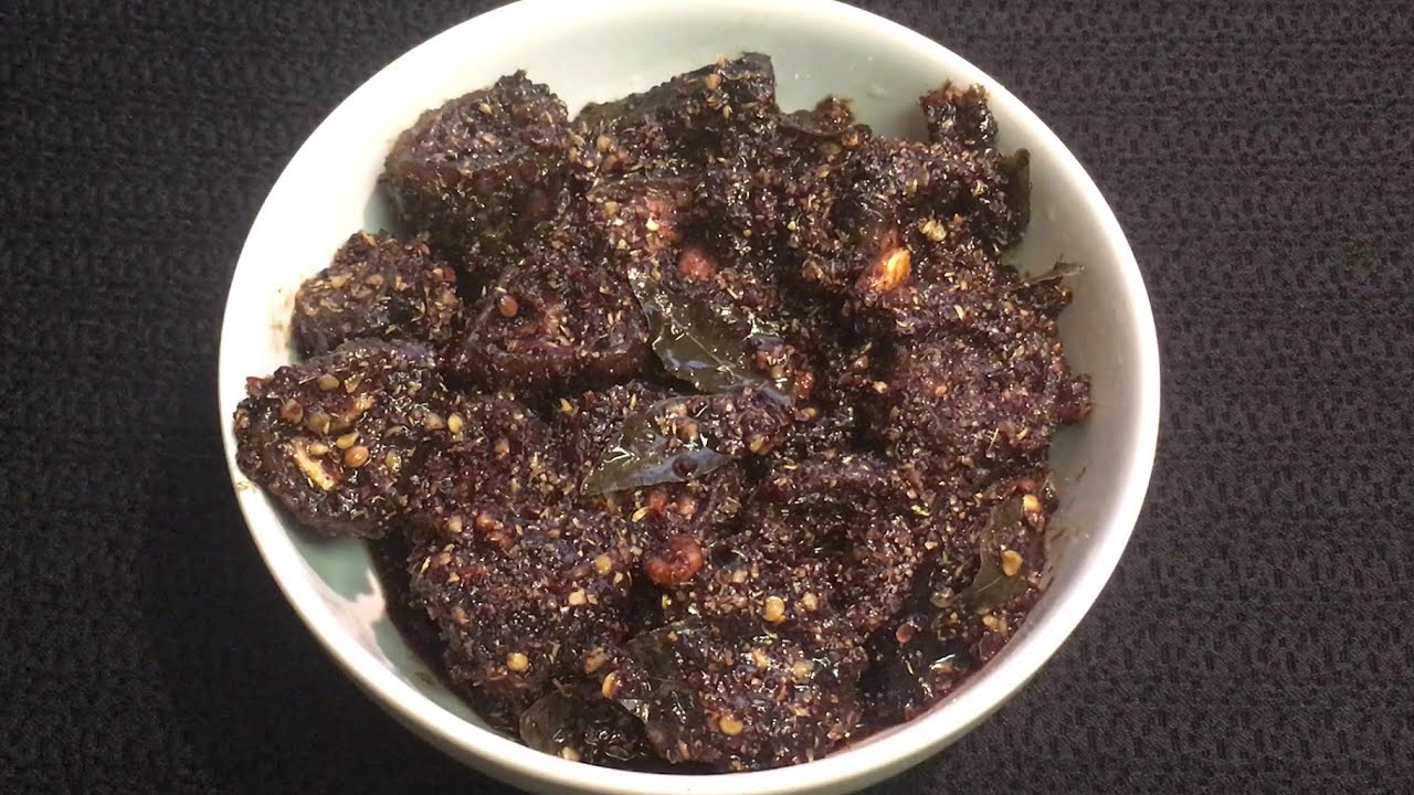 Karathe Kudko | Sweet & spicy bitter gourd pieces| Hagalakayi sweet curry | Konkani Recipe