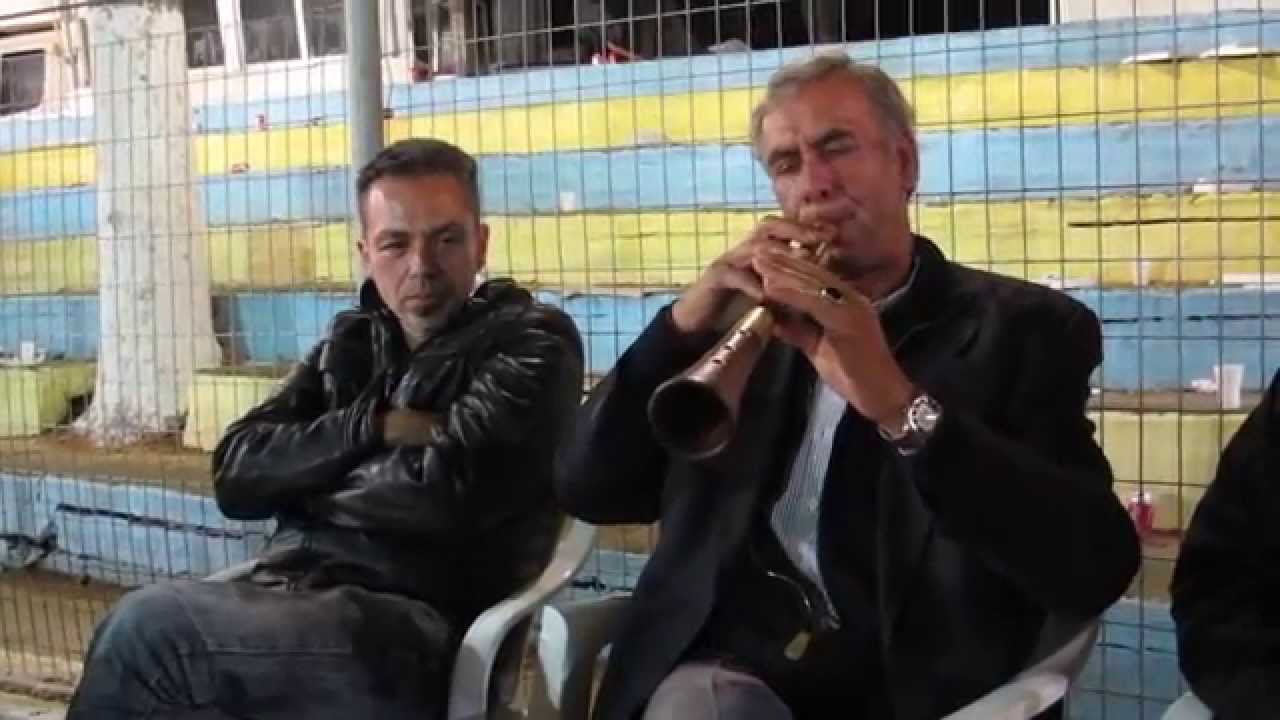...στην παλαίστρα αργά το βράδυ...