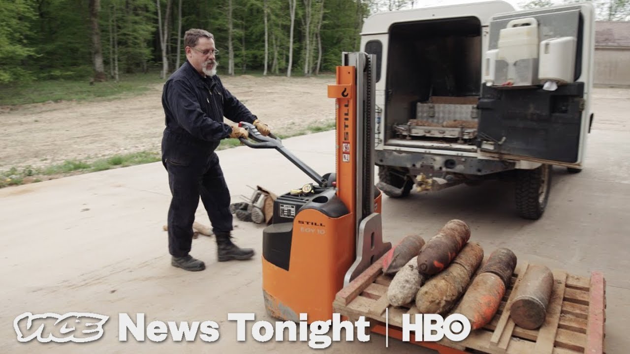 Unexploded WWI Bombs & Pothole Vigilantes: VICE News Tonight Full Episode