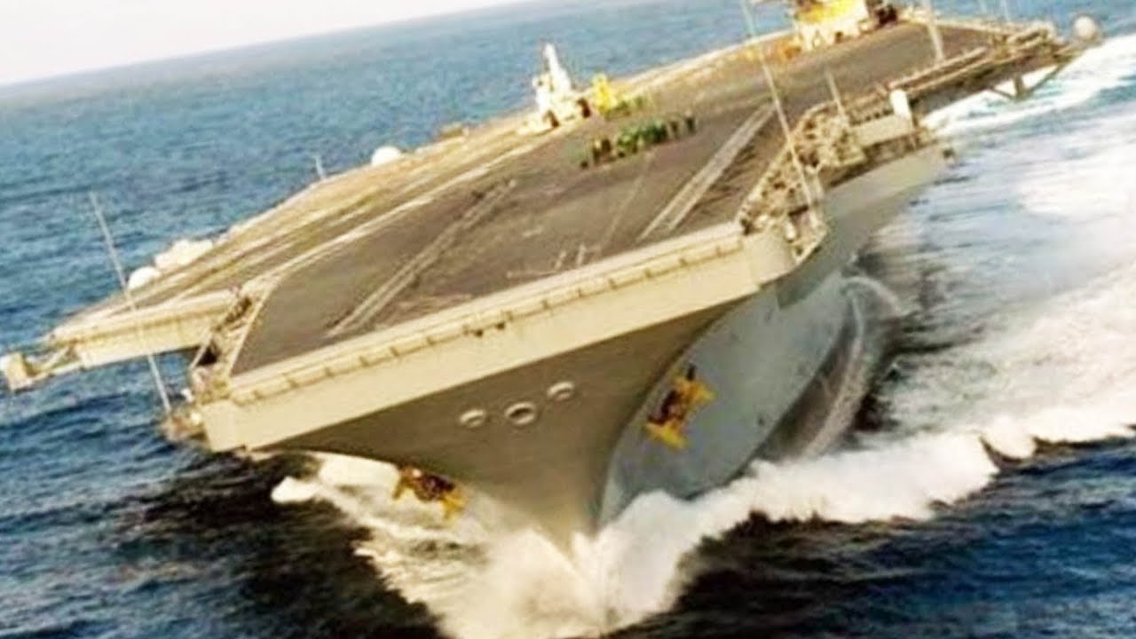 Amazing Aircraft Carrier High Speed Turns - Drifting US Aircraft Carrier Evasive Action Maneuver