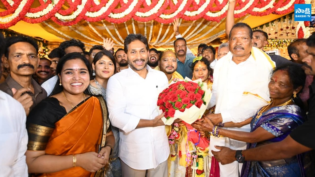 YS Jagan Attends Araku MLA Matsya Lingam's son's Wedding @SakshiTVPolitics
