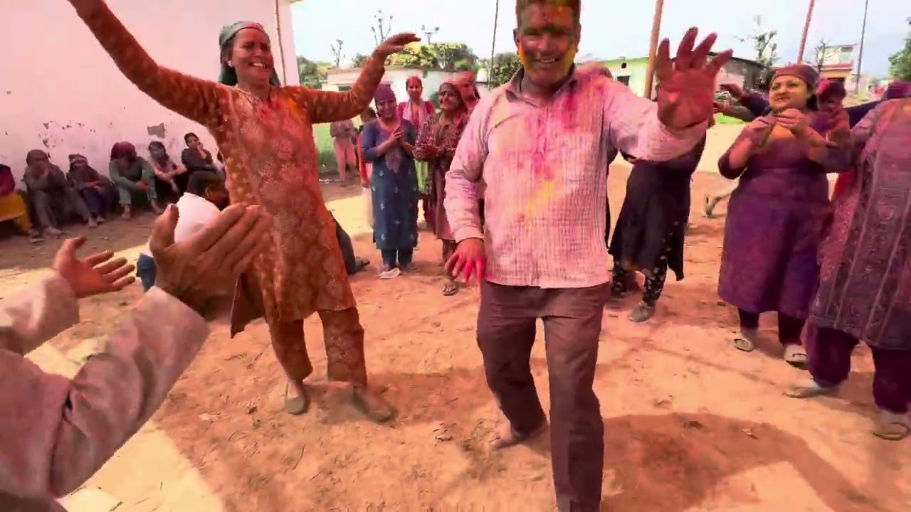 Holi couple dance