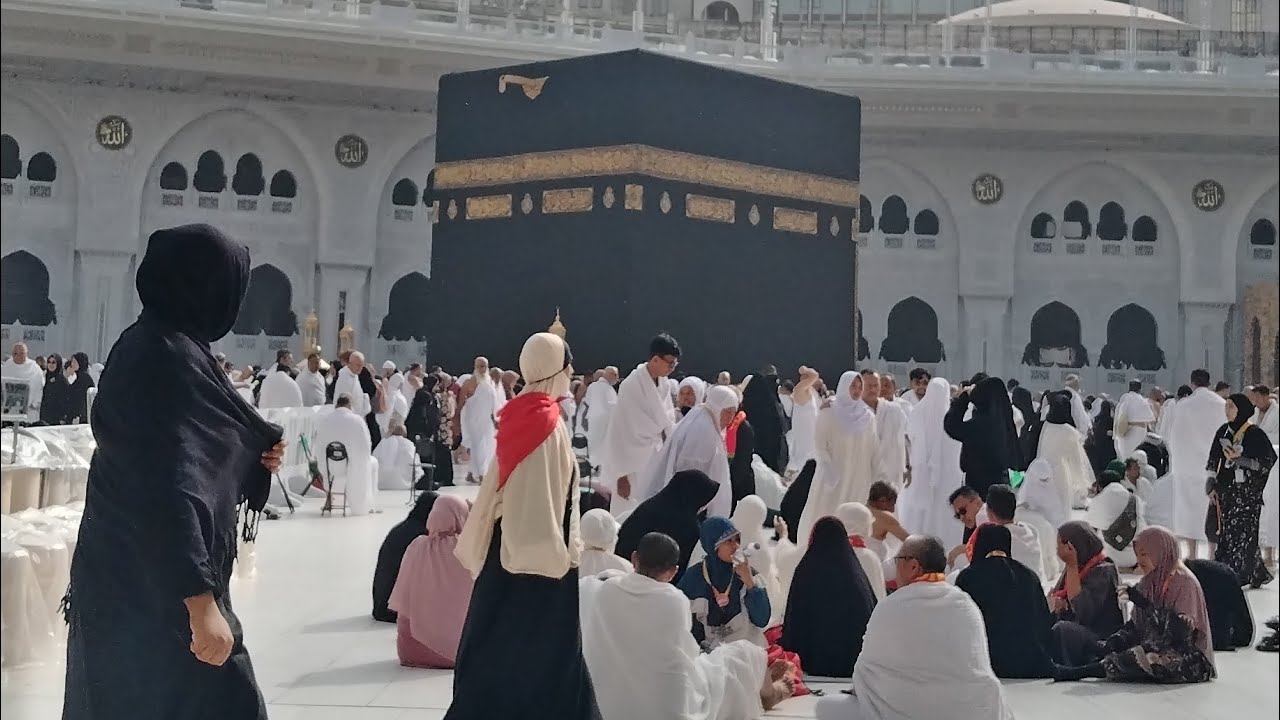 Makkah Live 🔴 || Cleaning of Holy Kaba's Roof || Free Food Near Haram 🕋 @makkahmadinaoffical4928 