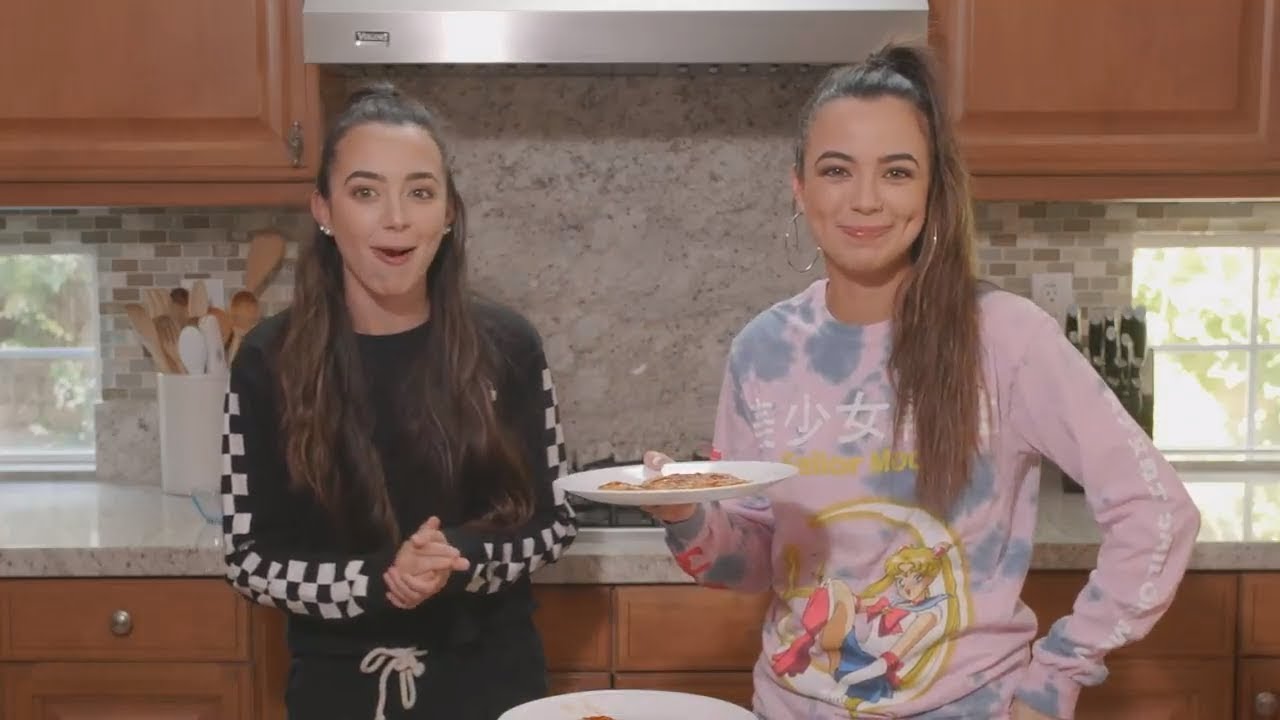 Making Pizza LIVE - Merrell Twins
