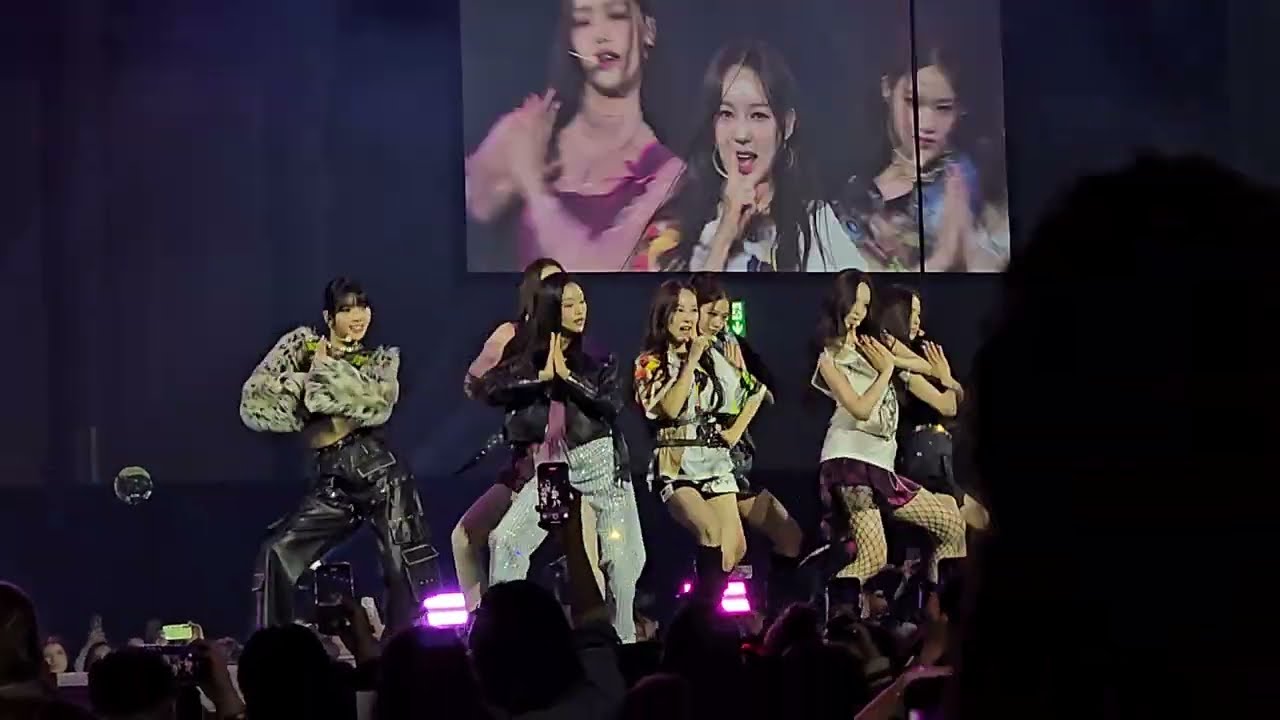 IZNA (이즈나) - IWALY (Kcon Stage)| @KCON  Germany (28.09.2024)