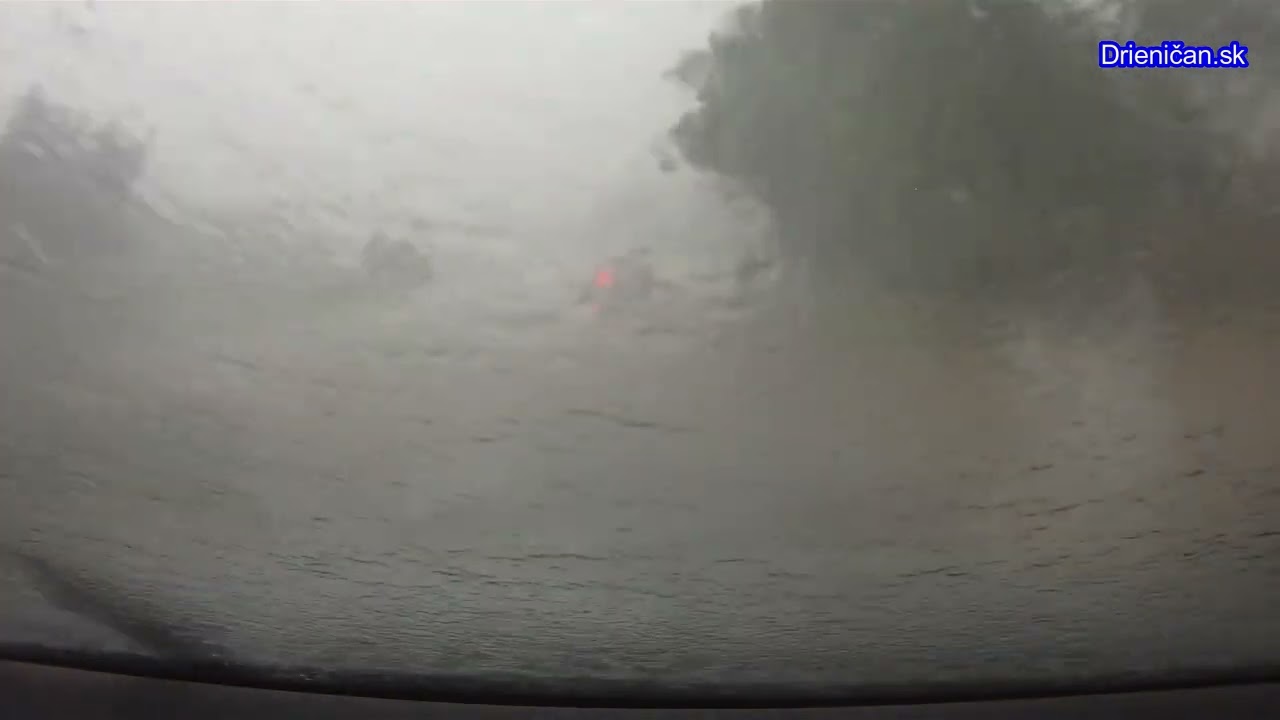 Prietrž mračien z pohľadu šoféra 🚗 ⛈️ ⚡