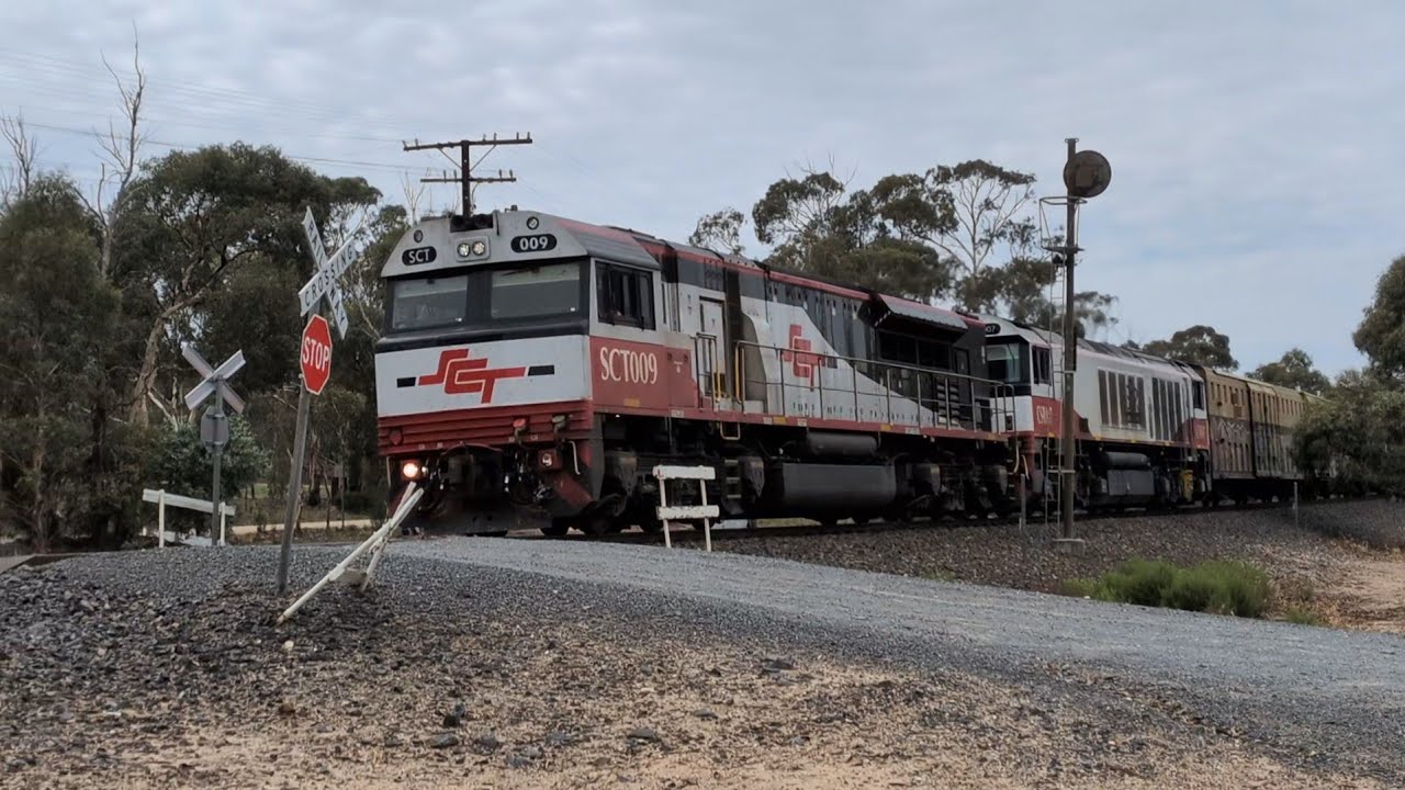 4MA9, over 10hrs late, nears Dimboola with SCT 009 and troublesome CSR 007, 19Mar26. 
