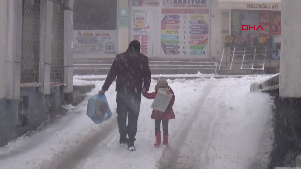 Karlıova'da kar ve tipi; 10 köy yolu ulaşıma kapandı