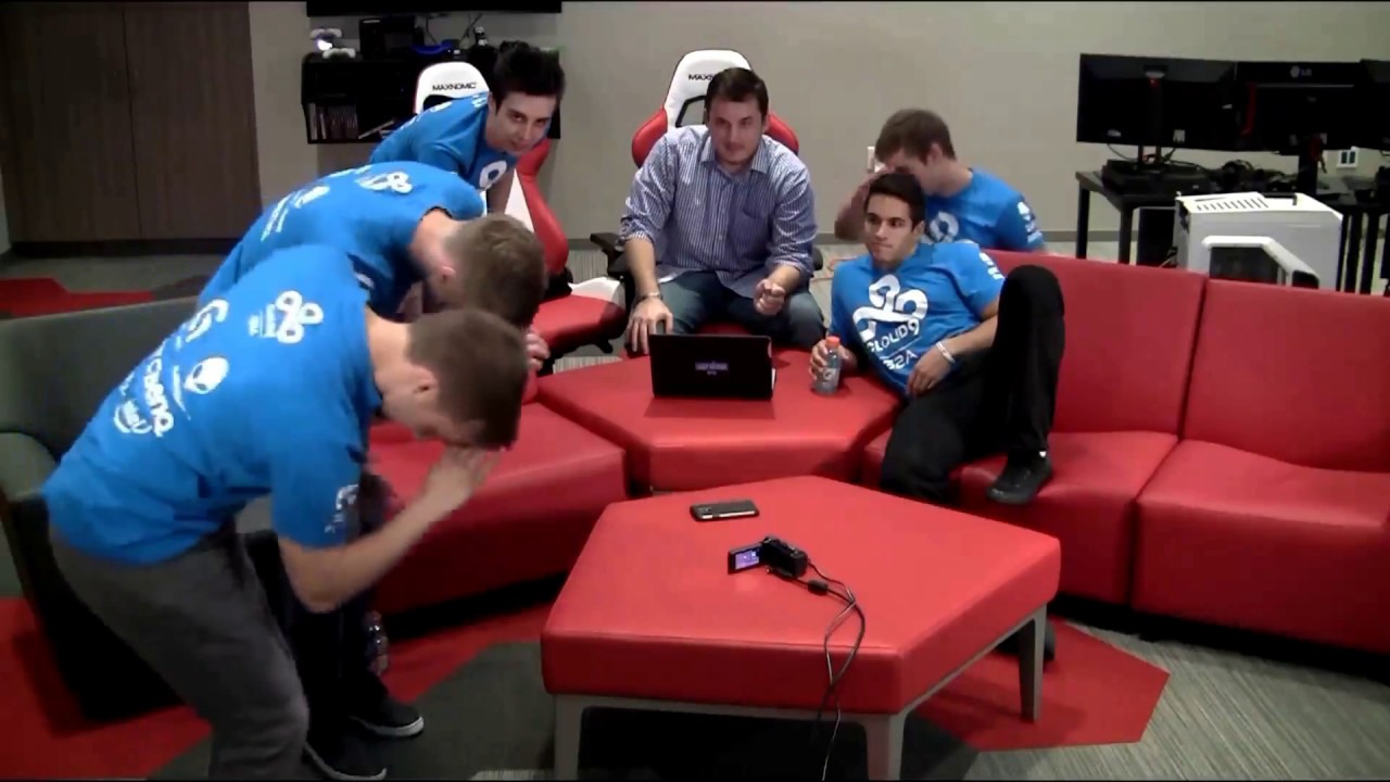 Skadoodle and N0thing doing the Flashbang Dance