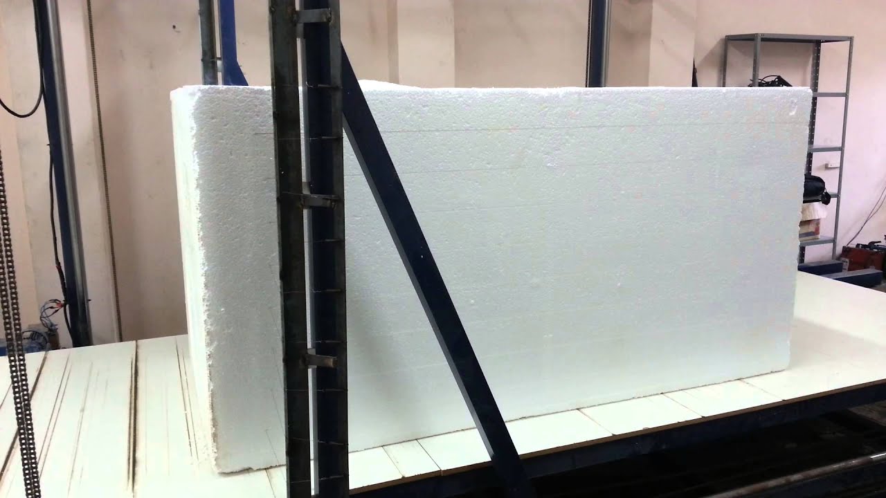 MÁQUINA DE CORTE E RECORTE DE LAJOTAS DE EPS (ISOPOR)
