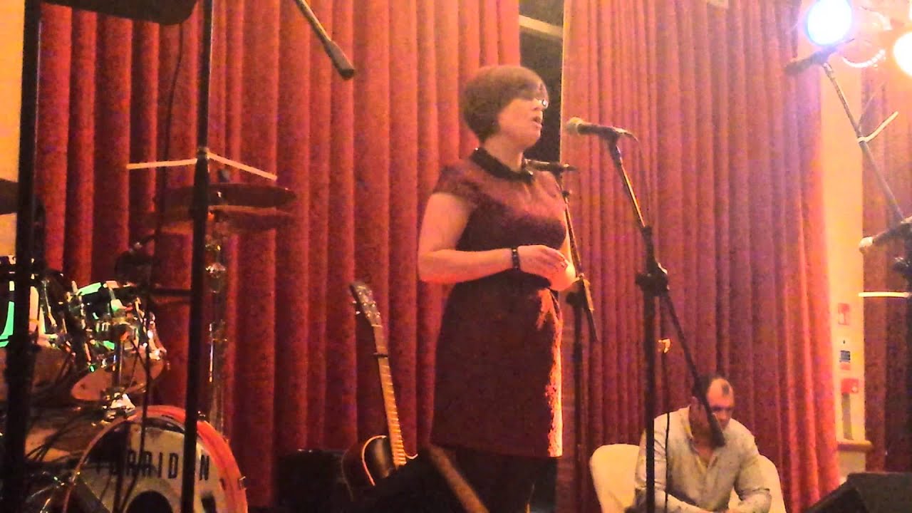 Jenna Cumming singing Cianalas na Hearadh at a wedding in Inverness on 18/10/13