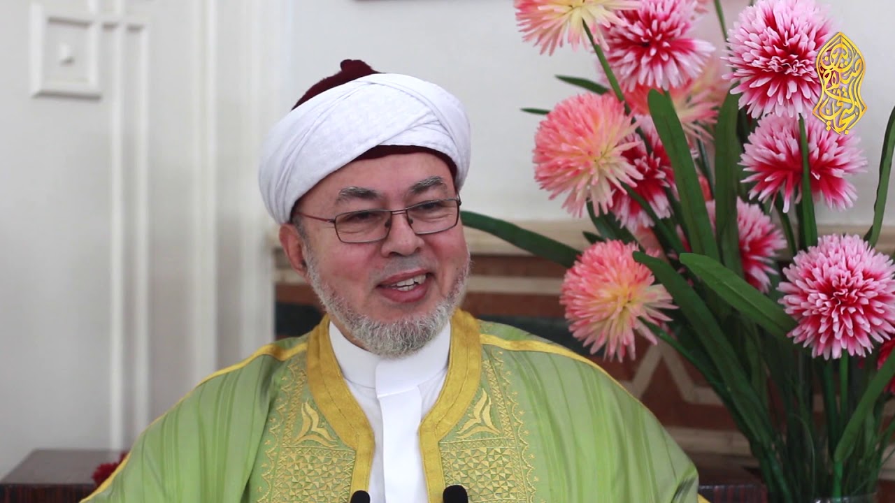 قَالَ لا تَخَافَا إِنَّنِي مَعَكُمَا أَسْمَعُ وَأَرَى