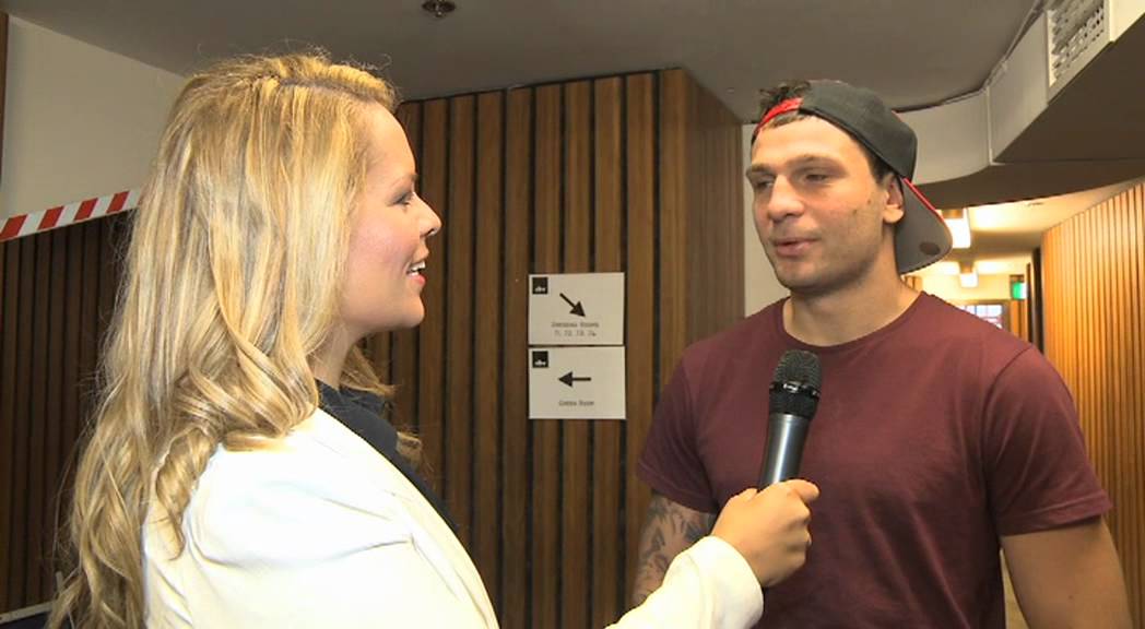 Olympian Damien Hooper backstage at the Deadlys