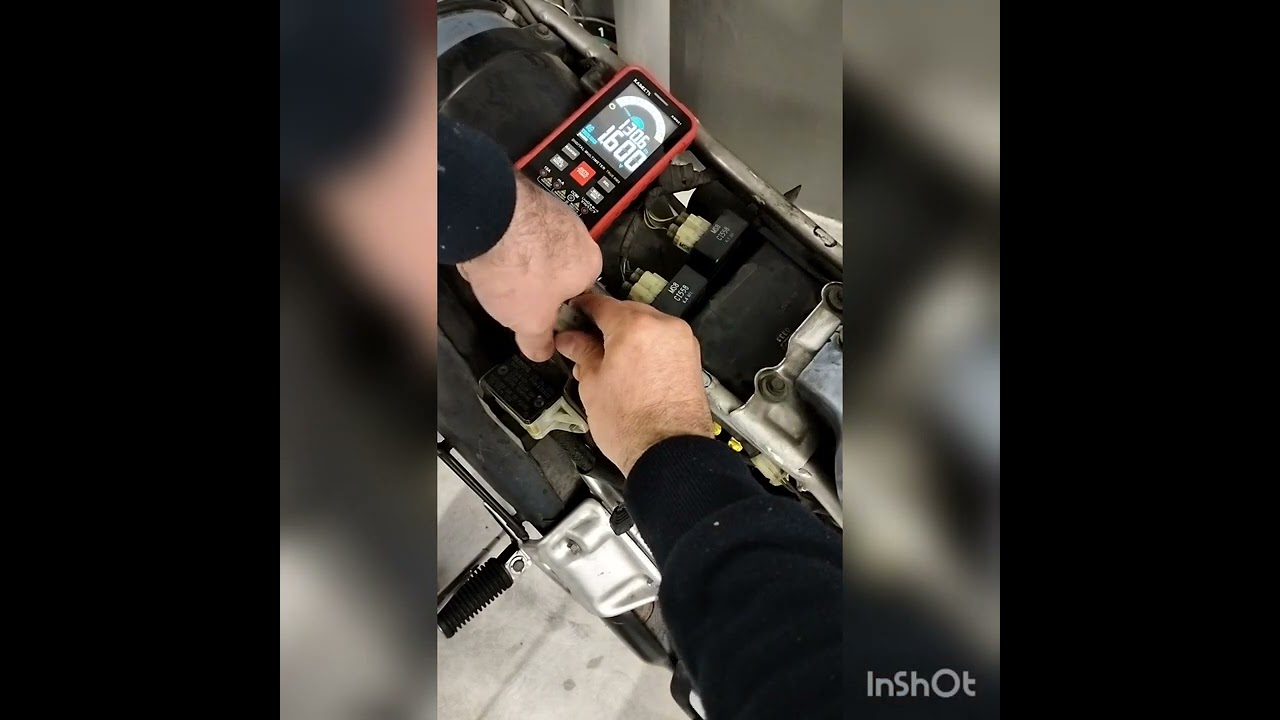Sostituzione regolatore tensione, frecce e batteria Transalp 600.