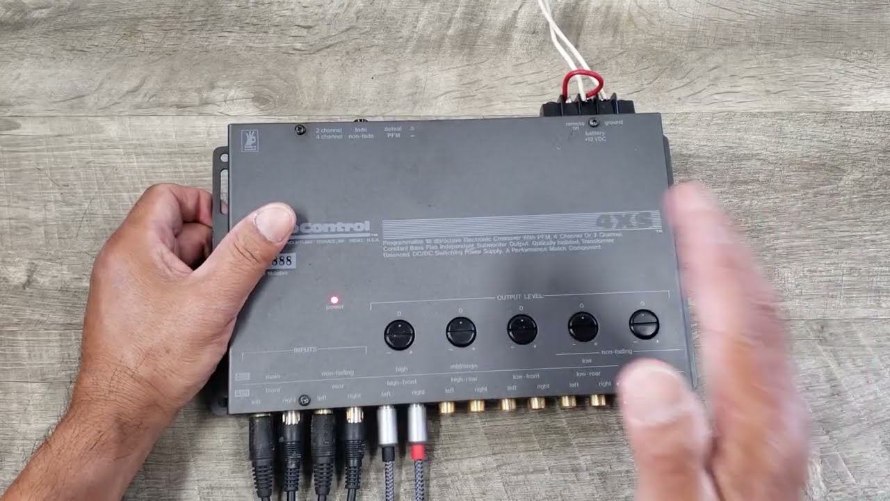 Программируемый электронный кроссовер AudioControl 4XS старой школы, 2-канальный/4-канальный