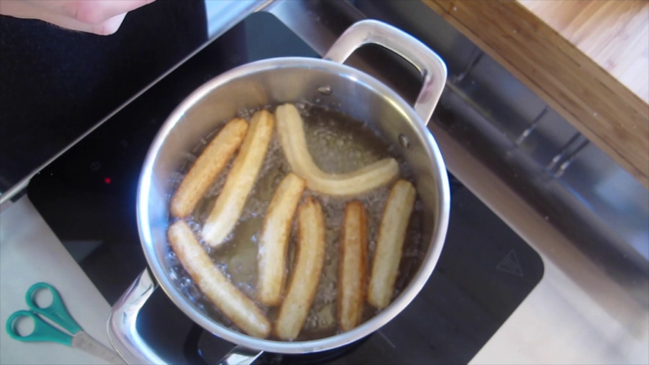 Churros med chokoladesovs og sofitice - Liv Martine