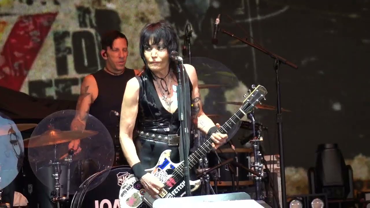 Joan Jett Live 2025 🡆 Different 🡄 May 3 ⬘ The Woodlands, Texas