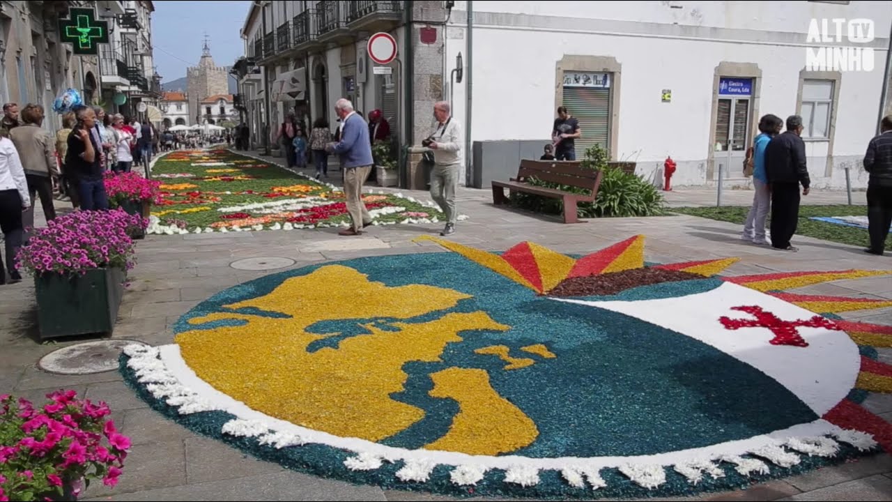 Tapetes floridos ornamentam as ruas de Caminha e Vilarelho | Altominho TV