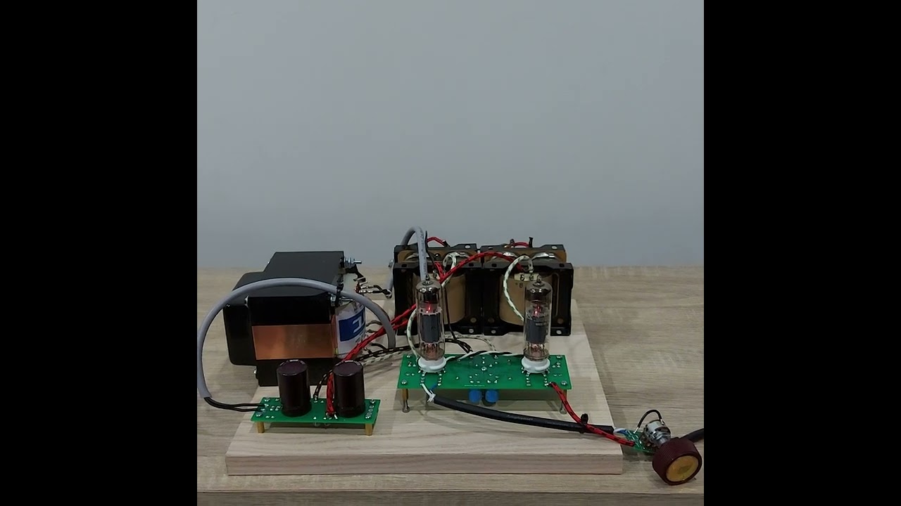 ECL82 Amplifier by Prapatpong